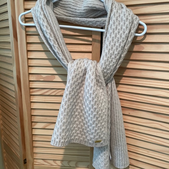 NWOT Calvin Klein Scarf - Picture 7 of 7